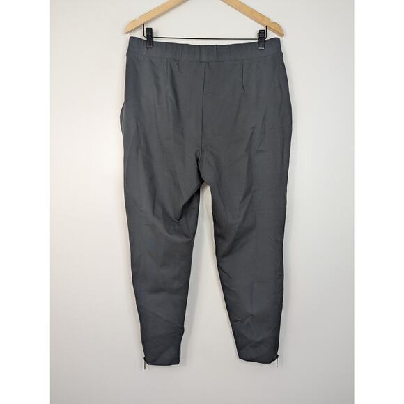 Universal Standard Moro Pocket Signature Ponte Pants in Charcoal - Picture 6 of 11